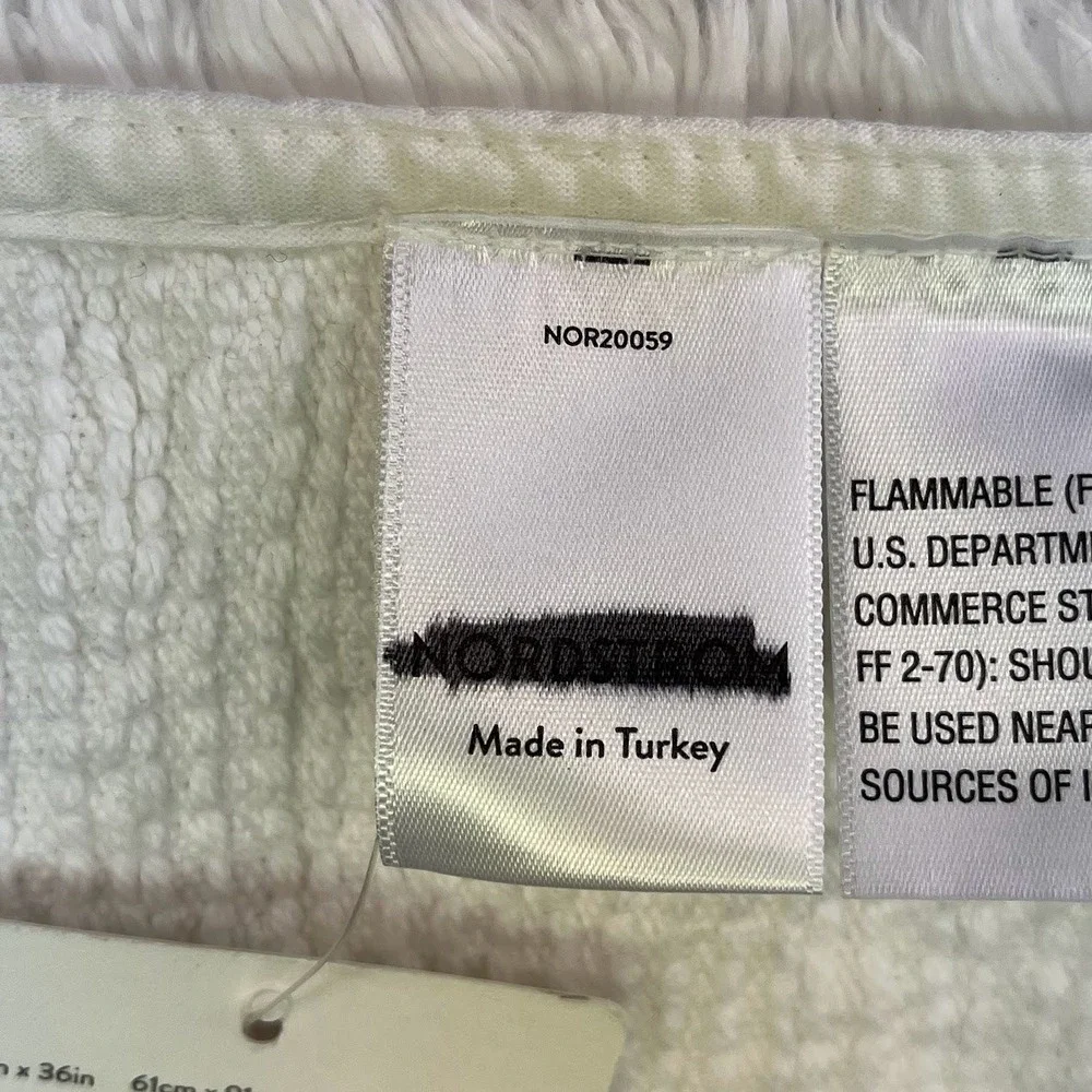 Nordstrom Luxury Tufted Bath Rug White 24x36 100% Cotton Plush Shaggy Mat NWT